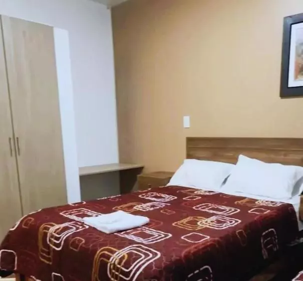 پانسیون Hospedaje Mónaco   Jauja Airport