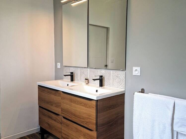 هتل Le Manoir De Lisle