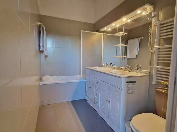 Hotelli Le Manoir De Lisle