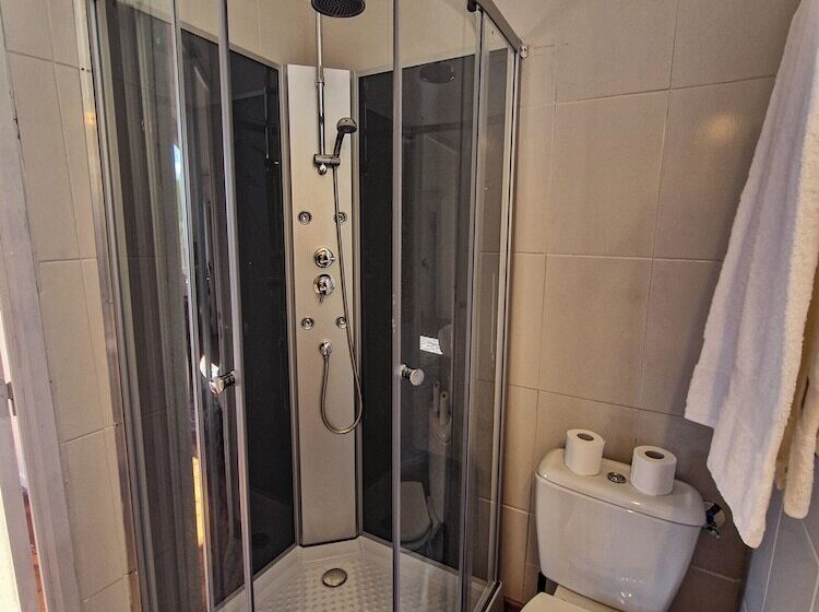 هتل Le Manoir De Lisle