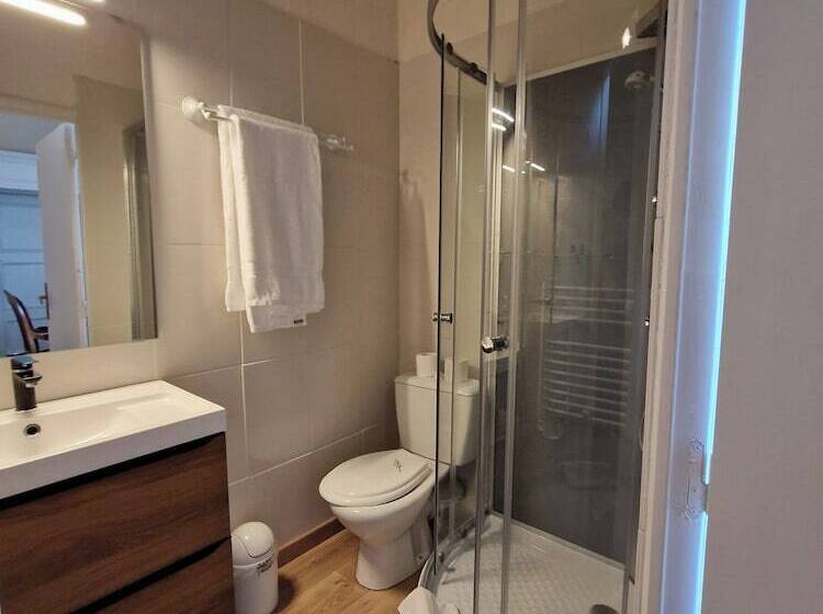 هتل Le Manoir De Lisle