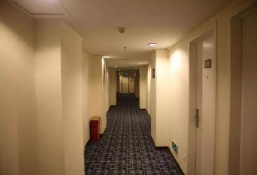 Hotelli 7 Days Inn Qingdao Liaoyang West Road Xinye Plaza Metro Station