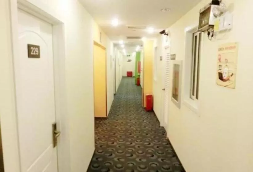 Hotelli 7 Days Inn Qingdao Liaoyang West Road Xinye Plaza Metro Station