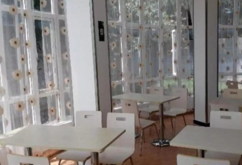 Hotelli 7 Days Inn Qingdao Liaoyang West Road Xinye Plaza Metro Station