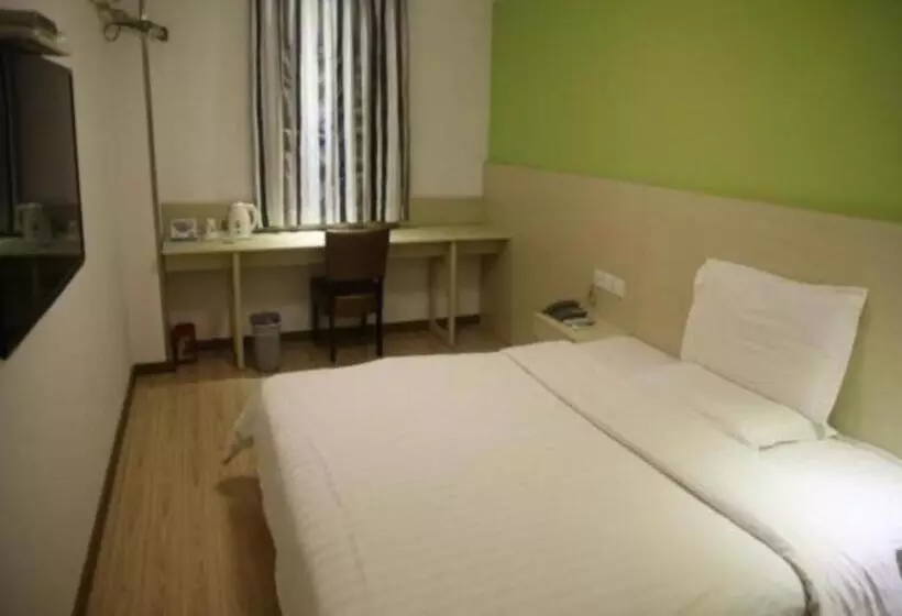 Hotelli 7 Days Inn Qingdao Liaoyang West Road Xinye Plaza Metro Station