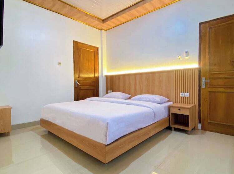 هتل Wijaya Family 2