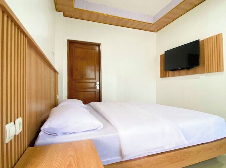 هتل Wijaya Family 2