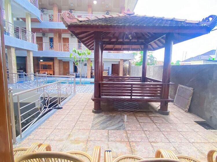 هتل Wijaya Family 2