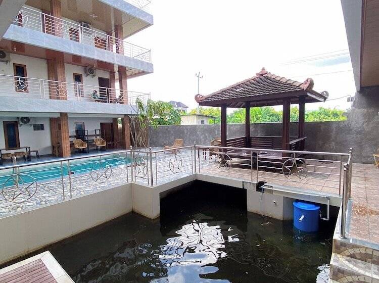 هتل Wijaya Family 2