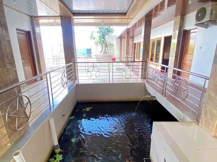 هتل Wijaya Family 2