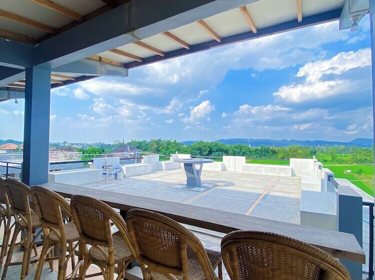 هتل Wijaya Family 2