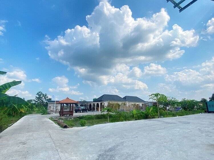 هتل Wijaya Family 2