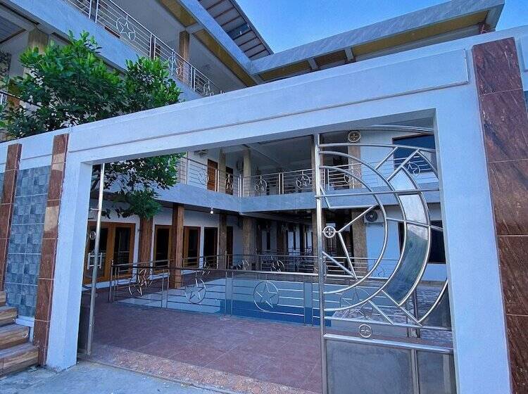 هتل Wijaya Family 2