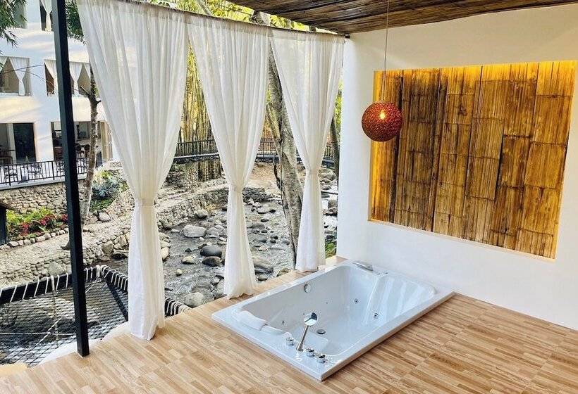 בית מלון כפרי Inthada At Mae Kampong