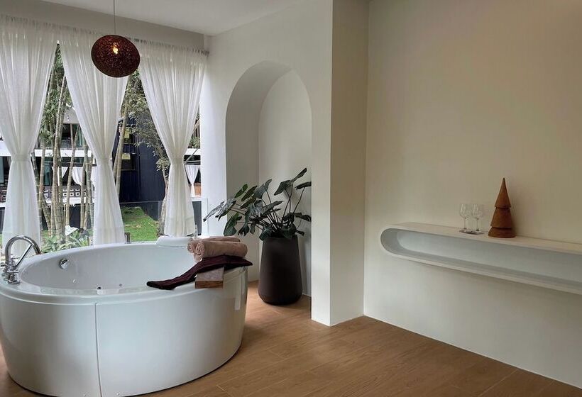 בית מלון כפרי Inthada At Mae Kampong