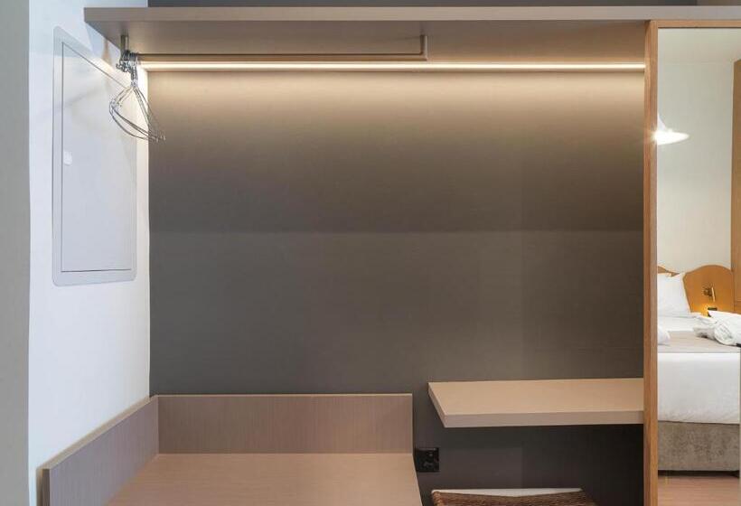 Alinea Market Agora Square