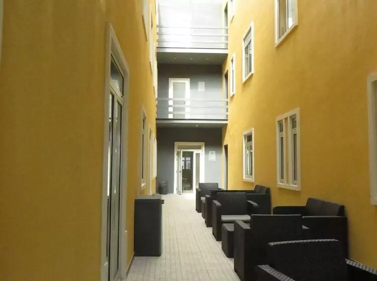 هاستل Blue Spot