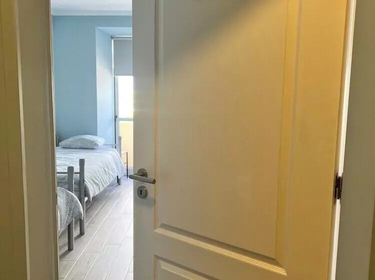 هاستل Blue Spot