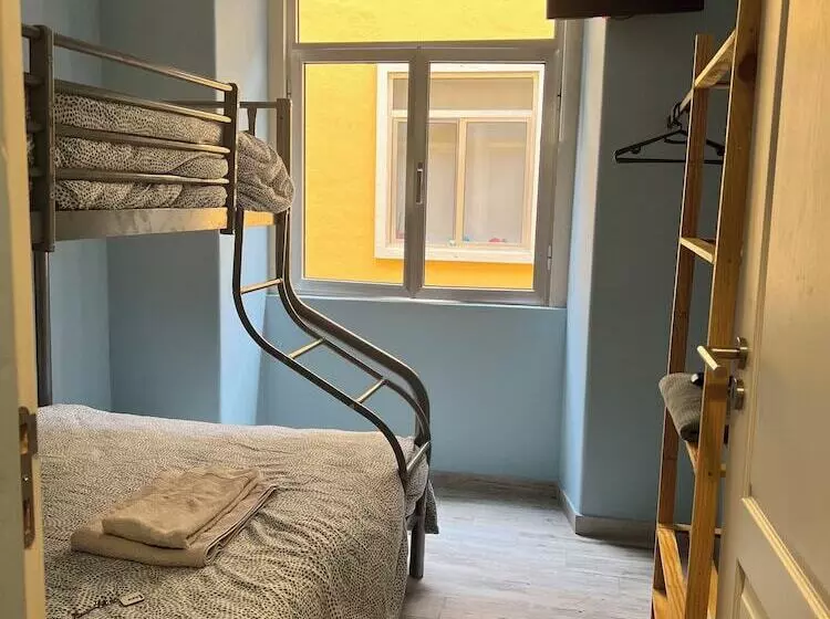 هاستل Blue Spot