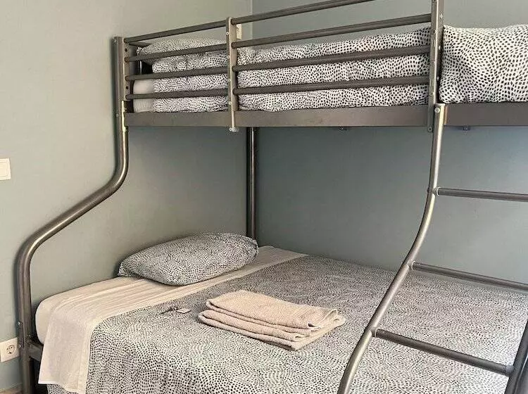 هاستل Blue Spot