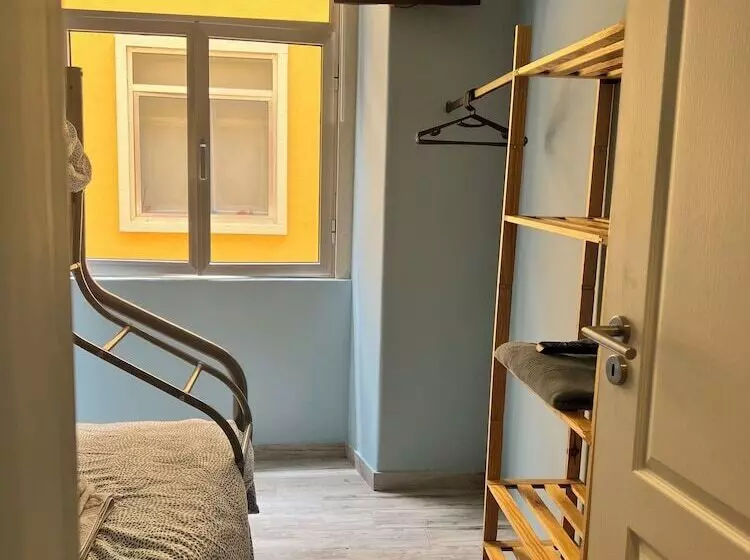 هاستل Blue Spot