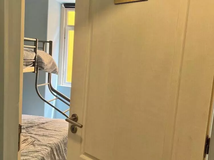 هاستل Blue Spot