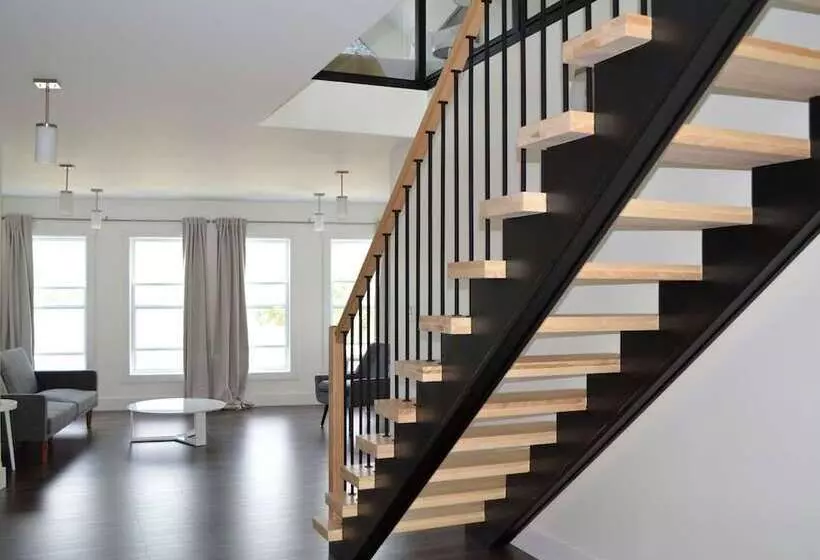 Hotelli The Tides Inn