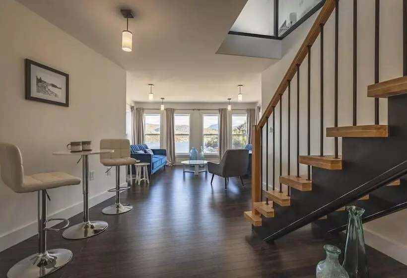 Hotelli The Tides Inn