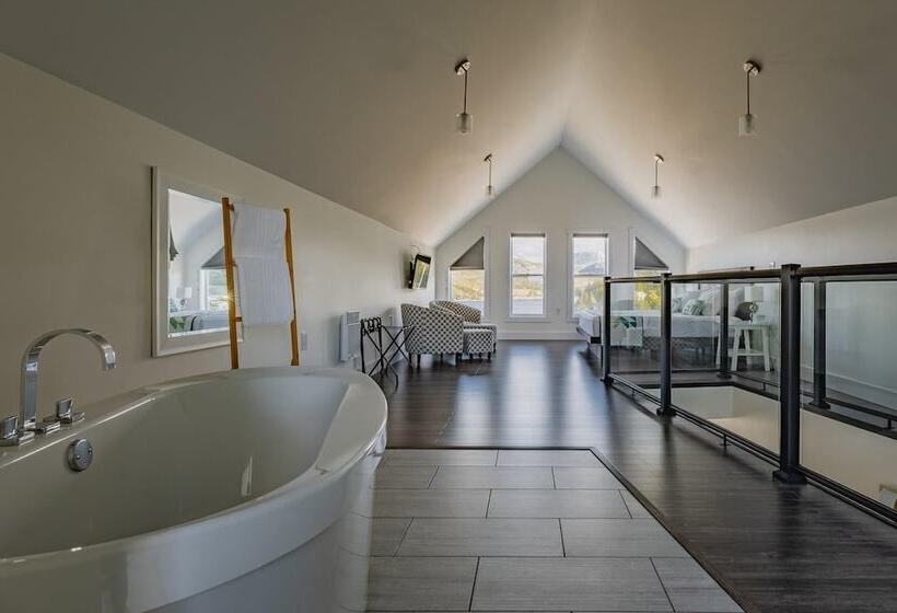 هتل The Tides Inn