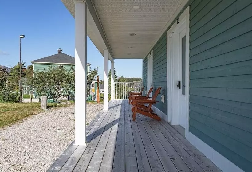 Hotelli The Tides Inn