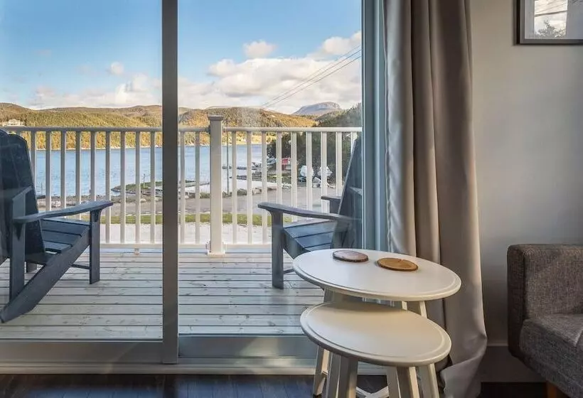 Hotelli The Tides Inn