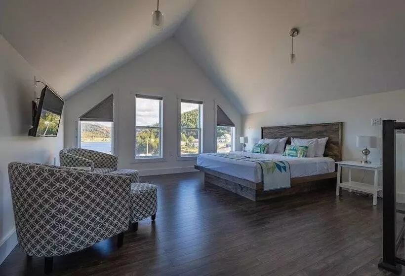 Hotelli The Tides Inn