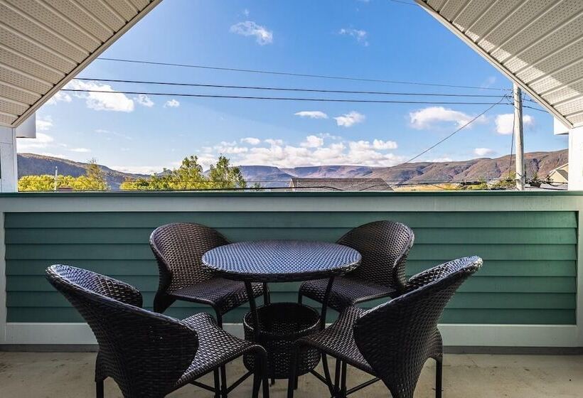 هتل The Tides Inn