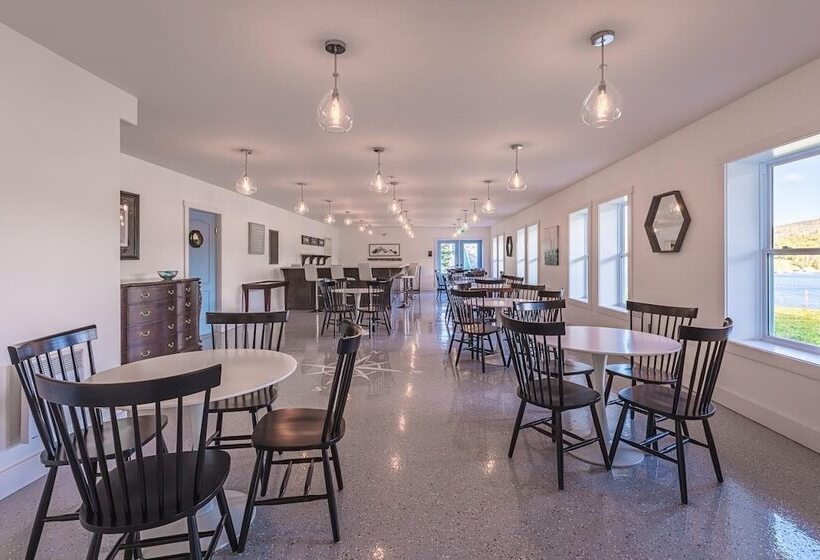 هتل The Tides Inn