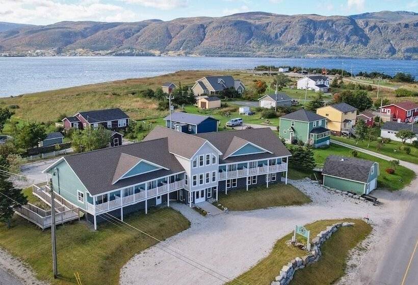 هتل The Tides Inn