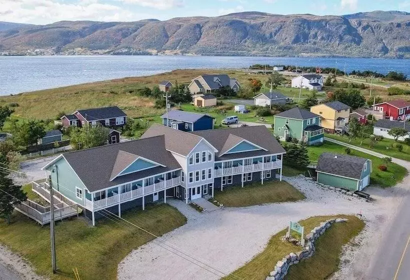 Hotelli The Tides Inn