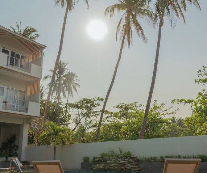 Mirasurf Hotel & Waves