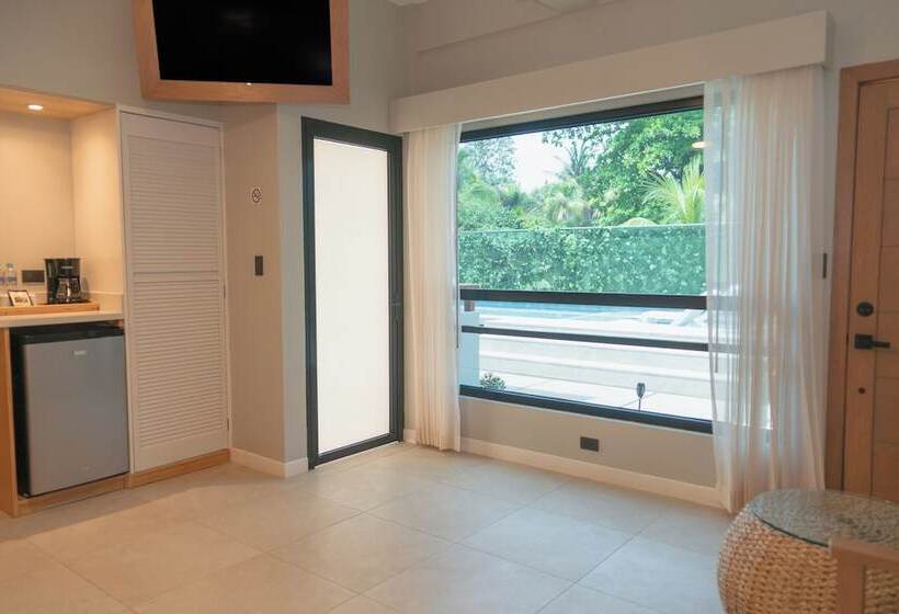 Mirasurf Hotel & Waves