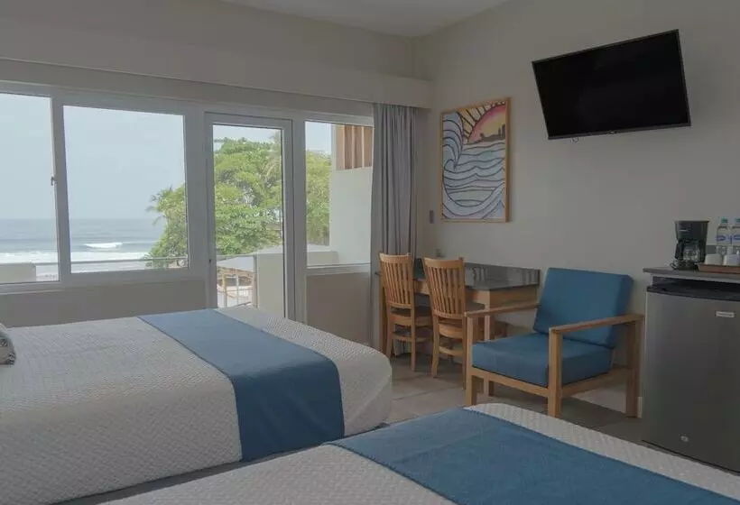 Mirasurf Hotel & Waves