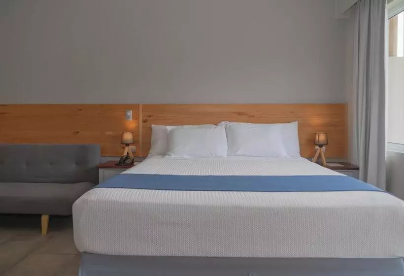 Mirasurf Hotel & Waves