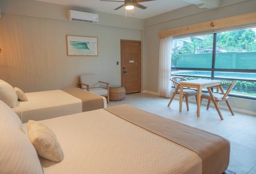 Mirasurf Hotel & Waves