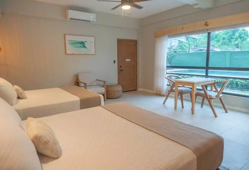 Mirasurf Hotel & Waves