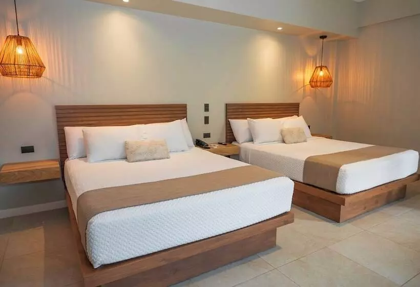 Mirasurf Hotel & Waves