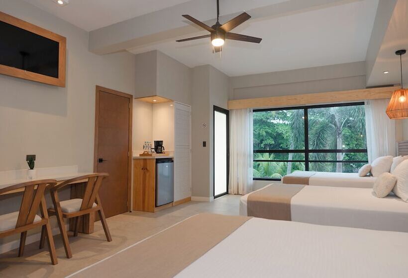 Mirasurf Hotel & Waves