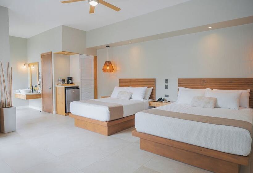 Mirasurf Hotel & Waves