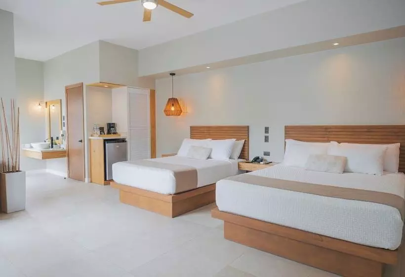 Mirasurf Hotel & Waves