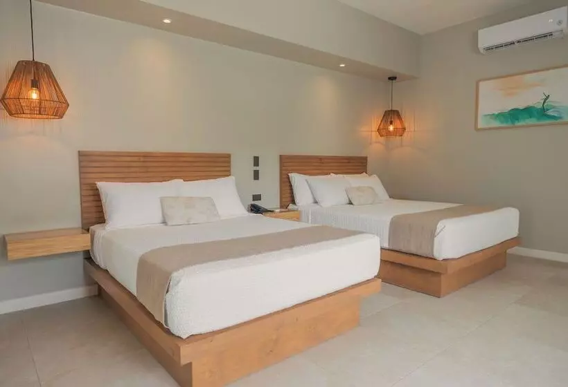 Mirasurf Hotel & Waves