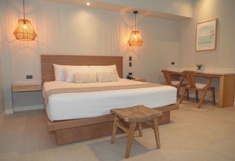 Mirasurf Hotel & Waves