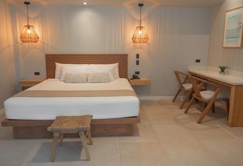 Mirasurf Hotel & Waves