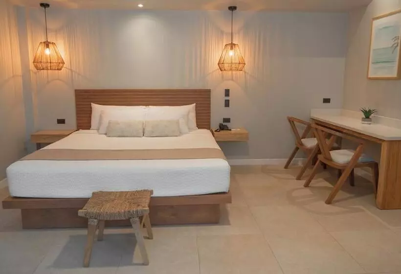 Mirasurf Hotel & Waves